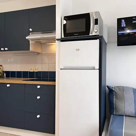 Apartment Dans De Tourisme Front De Mer, Piscine Chauffee